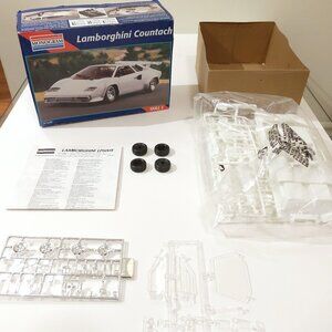 Vintage 1995 MONOGRAM Lamborghini Countach 1:24 Scale Model Kit 2769